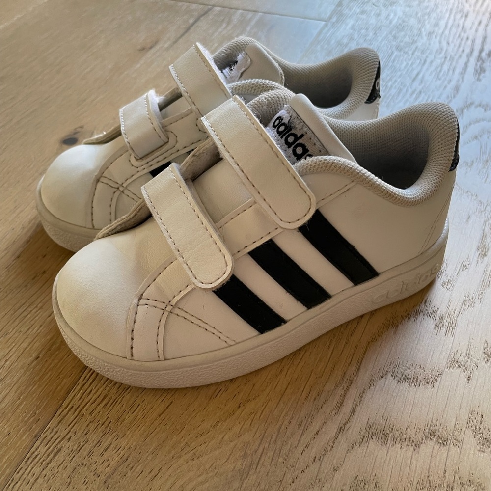 Toddler/Baby Adidas Baseline sneaker size 6.5